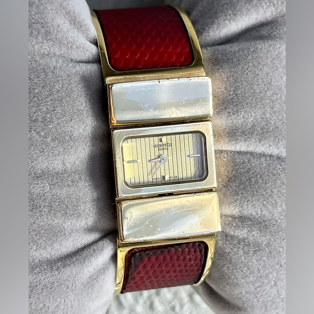 Hermès Loquet L01.100 gold plated 18K 10 microns bangle lizard leather watch.